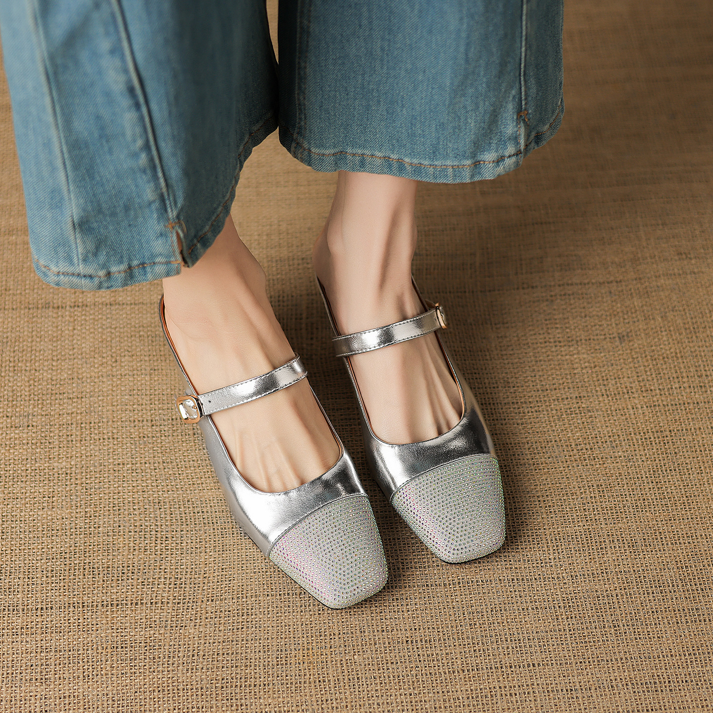 Sandal nữ mũi vuông bít mũi hở gót, gót 5 cm, phong cách tiểu hương — màu vàng