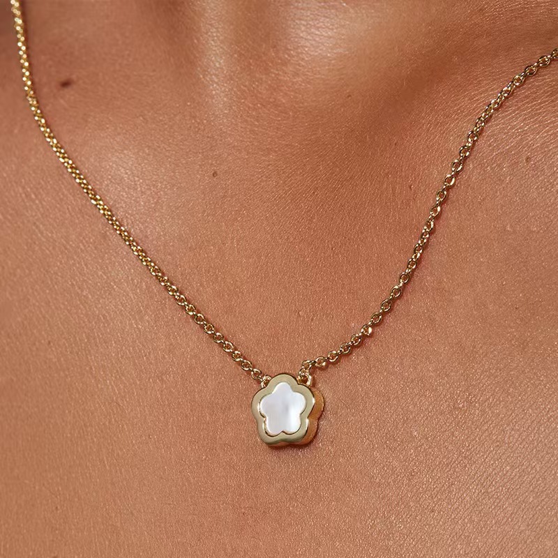 White Mother Shell Flower Necklace