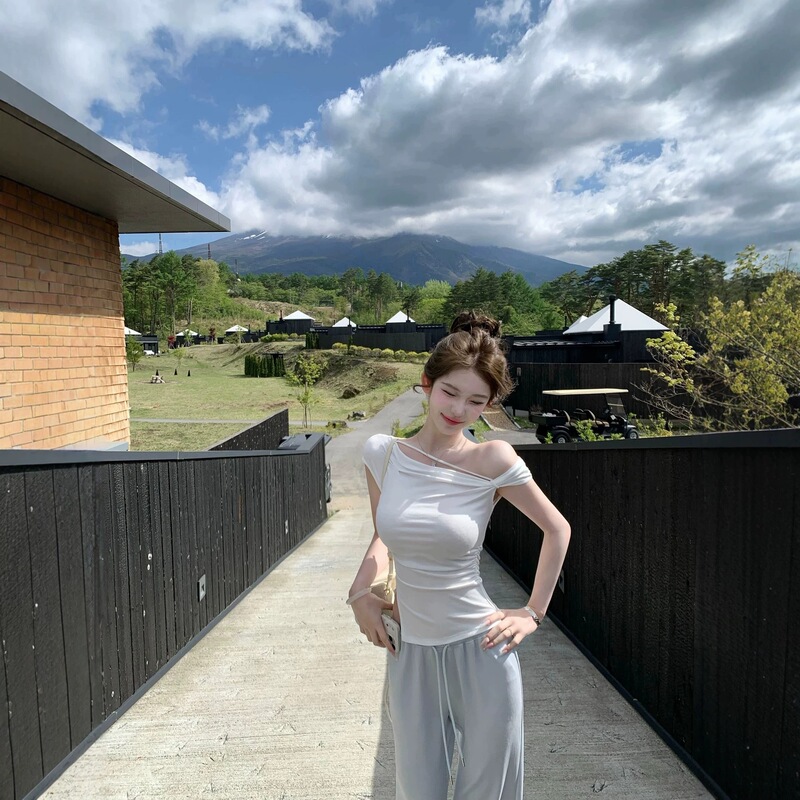 05/26 Jmshop Heart-Shaped Curve Design, Asymmetrical Shoulder Neckline, Pleated Waist, Slit Short-Sleeve T-Shirt, Summer Slim Fit Versatile Top