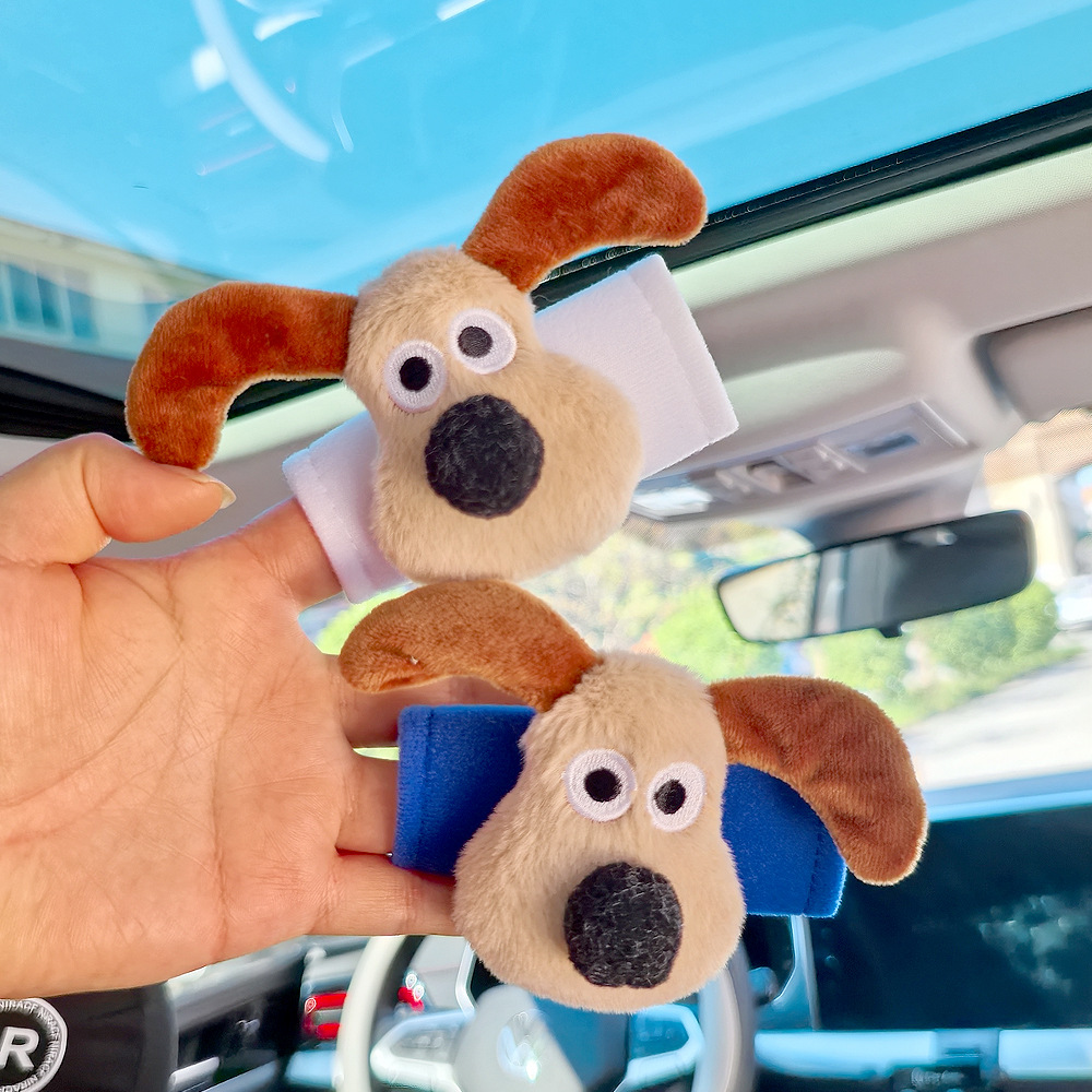 Perro de peluche maneja de automóvil maneja de automóvil masculino y femenino maneja de puerta interior cubierta guante de techo