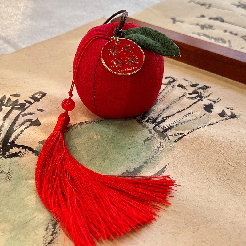 Tela de pera Lu Bordado hecho a mano bricolaje patchwork muñeca decoración regalo del estudiante artesanía tradicional flor tela colgante