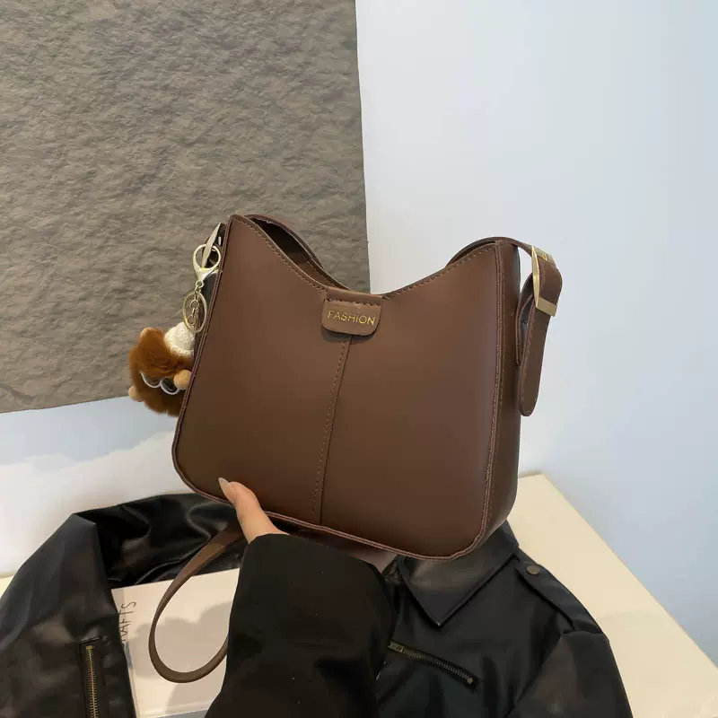 高级质感复古包包女式2025新款时尚百搭水桶包网红爆款单肩斜挎包