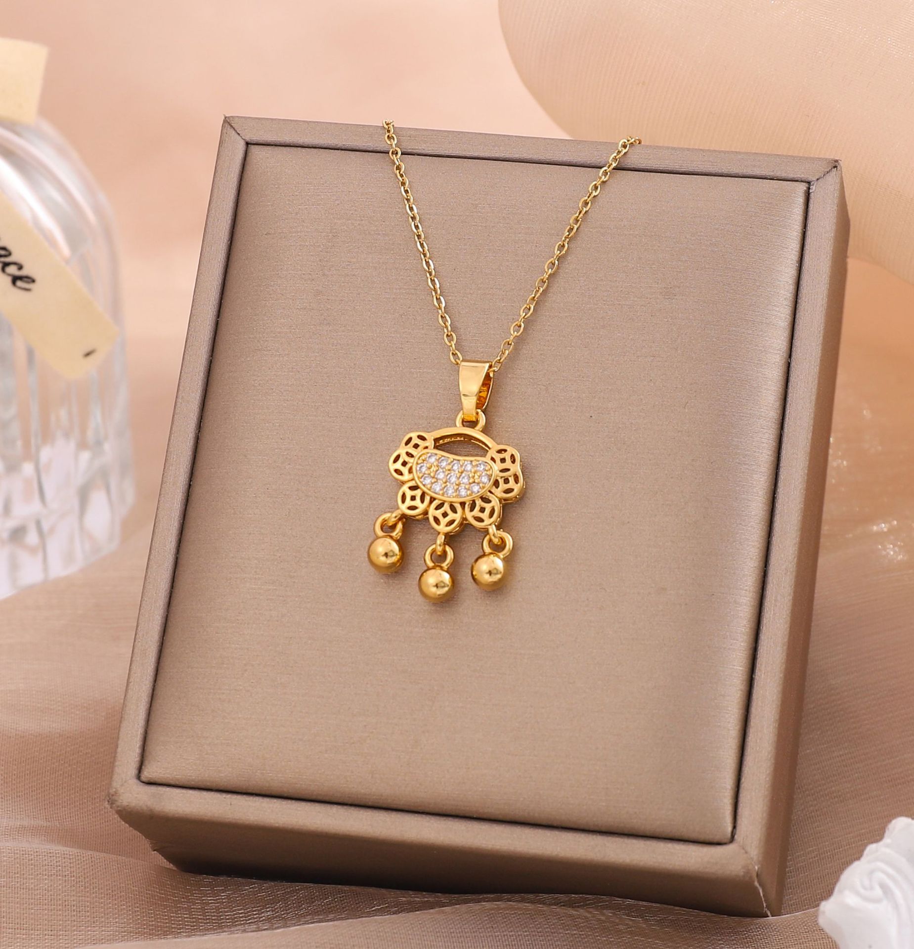 Collar de acero de titanio para mujeres simple y versátil estilo ligero de lujo nicho diseño de alta calidad no decoloración joyería de cadena de clavícula al por mayor