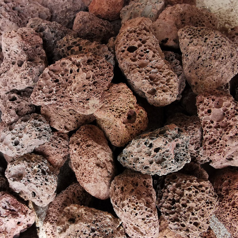 厂家供应灰白色 黑色 红褐色 红色浮石 火山石 烧烤石