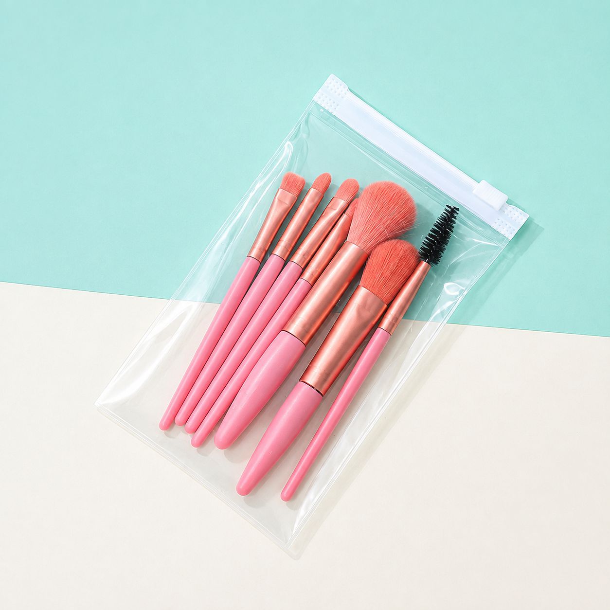 Juego de brochas de maquillaje mini de 8 piezas en stock con cerdas suaves para principiantes, incluye brocha para sombra de ojos y brocha para base, juego completo de herramientas de belleza al por mayor.