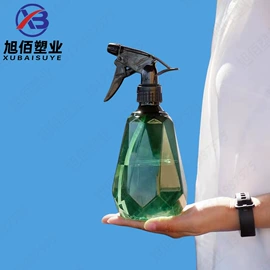 塑料瓶、壶;塑料罐;其他园林植物