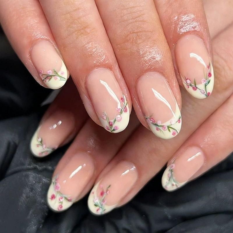24-Piece Glossy Hot-Selling Nail Art Set, Simple and Fresh French Floral Design, Short Style Press-On Nails Wholesale 24-Piece Glossy Hot-Selling Nail Art Set, Simple and Fresh French Floral Design, Short Style Press-On Nails Wholesale