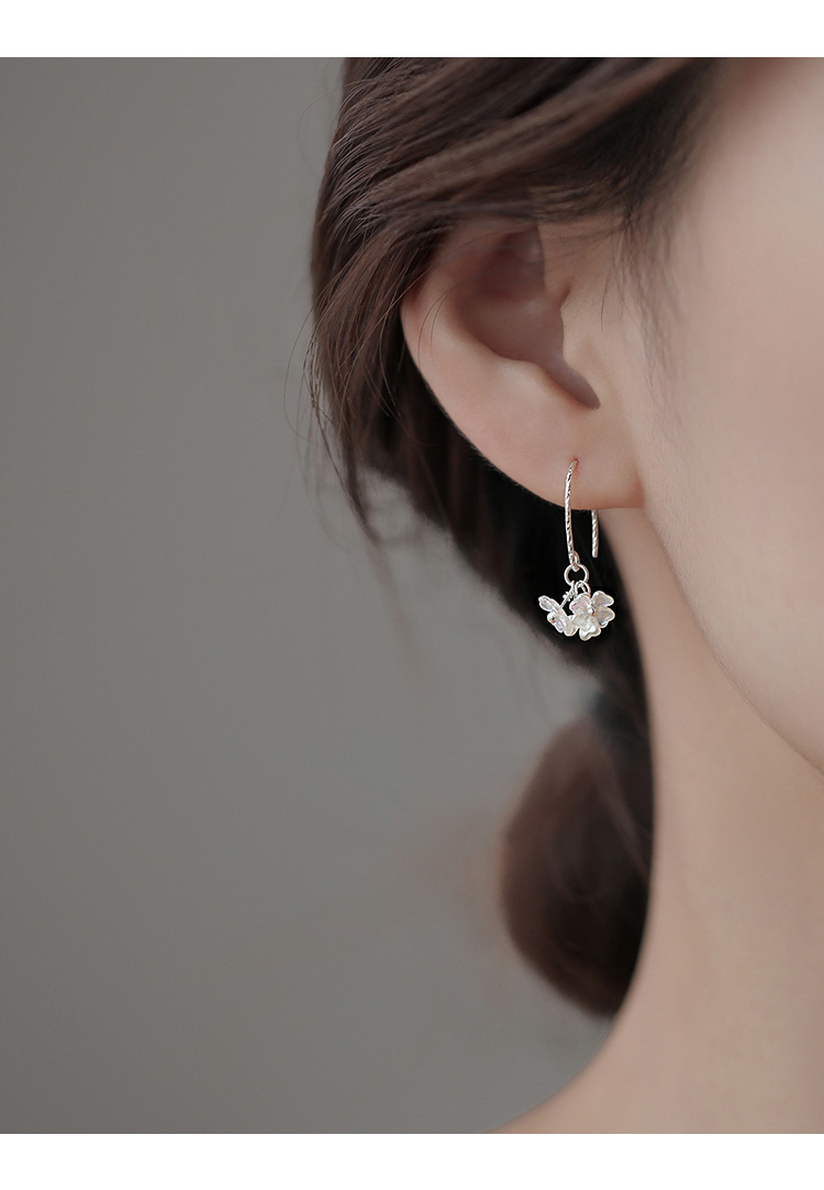 1 Pair Simple Style Solid Color Flower Plating Arylic Sterling Silver Earrings display picture 1