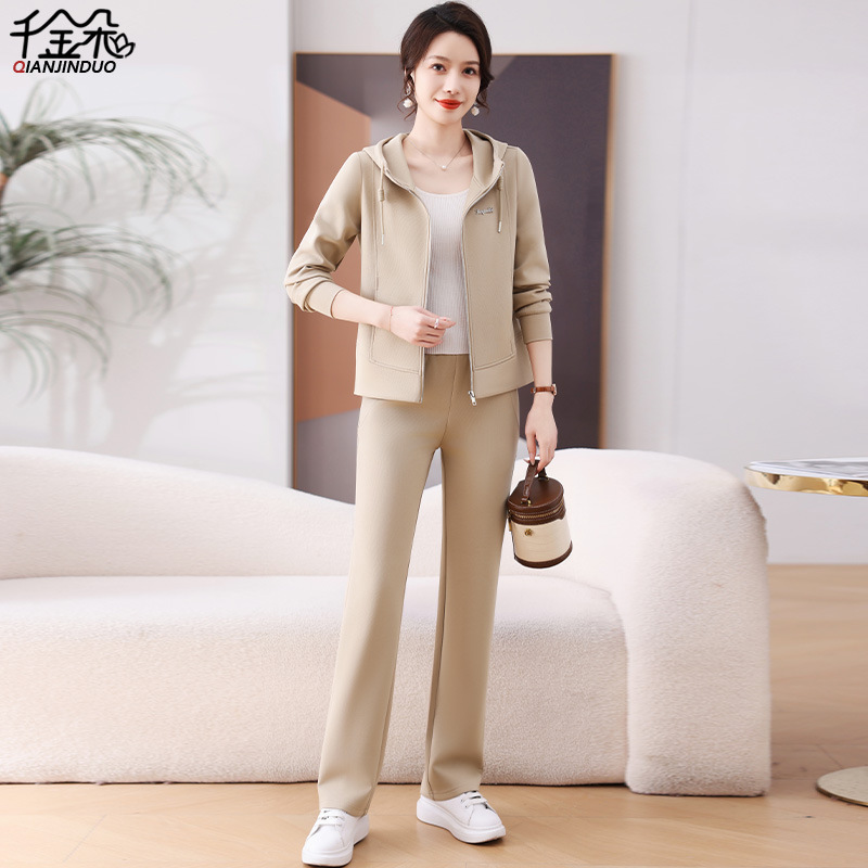 50代のお母さんの春の服のコートの洋風の中で老年の運動のスーツの女性の春秋の大きいサイズは腹の老人の服を遮ります|undefined