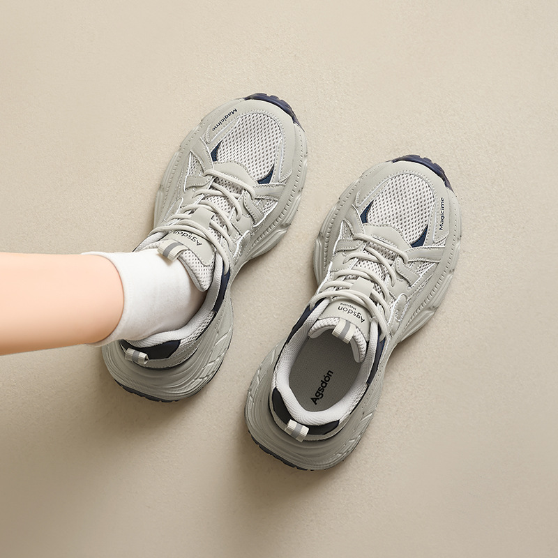 Zapatos de montaña para mujeres 2025 nuevo otoño y invierno gris de fondo grueso zapatos deportivos de montaña ligeros zapatos casuales para correr