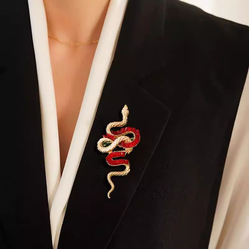 Spilla a forma di serpente zodiacale cinese spilla rossa uomo_voghion.com