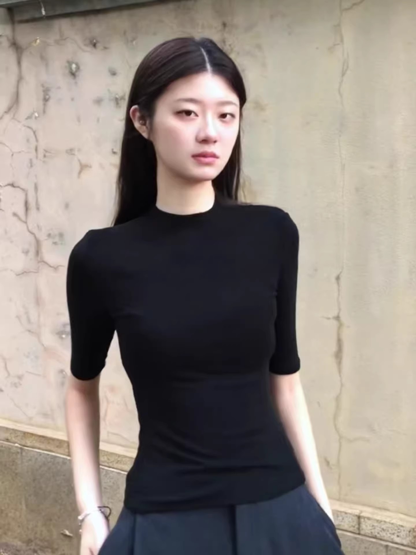 美式辣妹黑色早春新款修身设计显瘦基础款中袖收腰正肩T恤女上衣