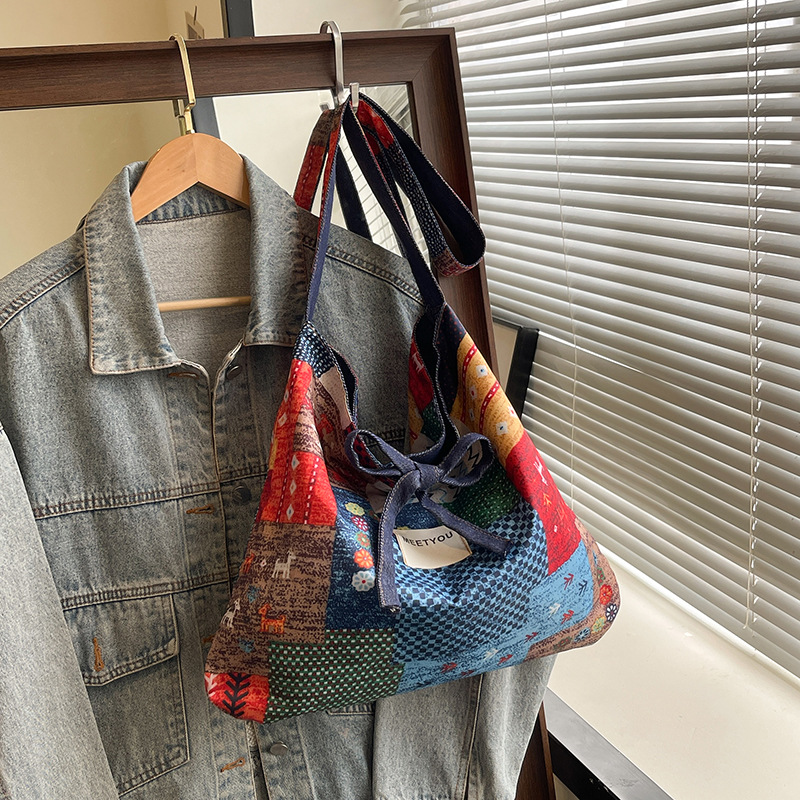 Summer retro trend capacious one-shoulder bag, fashionable shopping bag