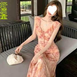 2026夏新款茶歇橘红荷叶边碎花V领连衣裙绝美收腰显瘦长裙女