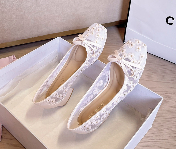 Giày búp bê nữ mũi vuông lưới thêu hoa, gót vừa 3–6 cm, thoáng khí — Màu trắng nhạt, màu hồng nhạt chi tiết 19