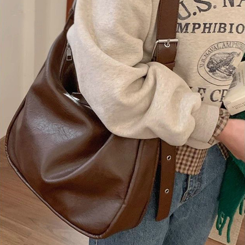 Wholesale retro fashion large capacity bag for women 2025 new autumn and winter pleated texture tote bag versatile shoulder bag