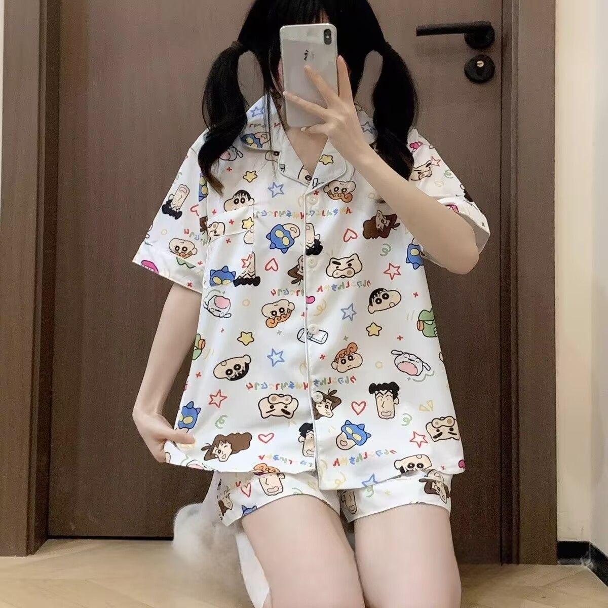 Crayon Shin-chan pijamas para mujer pantalones cortos de manga corta de verano de seda de hielo estampado de dibujos animados cardigan traje de ropa para el hogar de seda de imitación