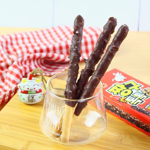 South Korea imported Sunyoung bouncy candy chocolate-flavored biscuit sticks, Crayon Shin-chan themed packaging, children's snack