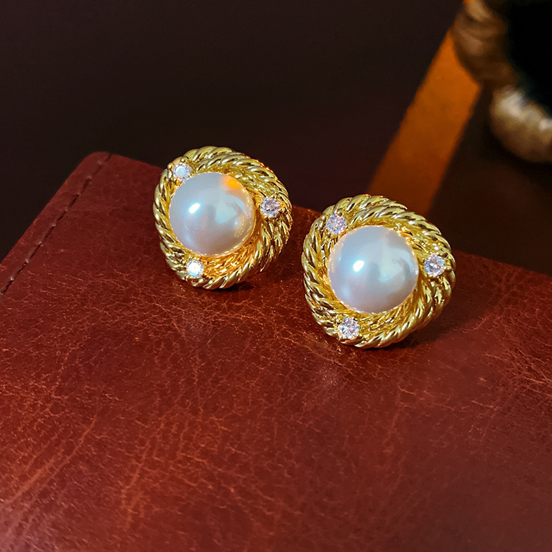 Pendientes de perlas de aceite con goteo de aguja de plata Pendientes de todo fósforo de moda, lujo ligero, joyería retro de alta gama al por mayor, fabricante de Yiwu