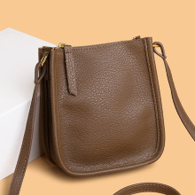 2025新款真皮女包时尚小众手机包高级感单肩斜挎包便宜卖了零钱包