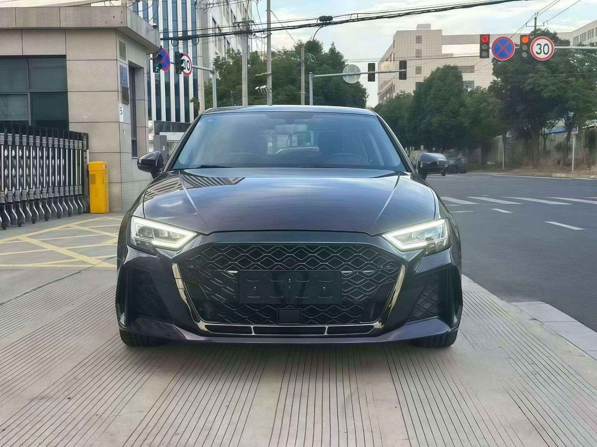 Suitable for Audi A3 models from 2017-2020, this is a front bumper and grille upgrade kit for converting the old model to the new RS3 style