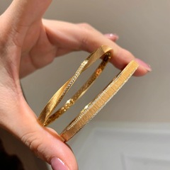 ヴィンテージ中古イタリアンブッチ風高級伸線モビウスブレスレットツイストロープにドリルを入れて手飾りをつけます。
