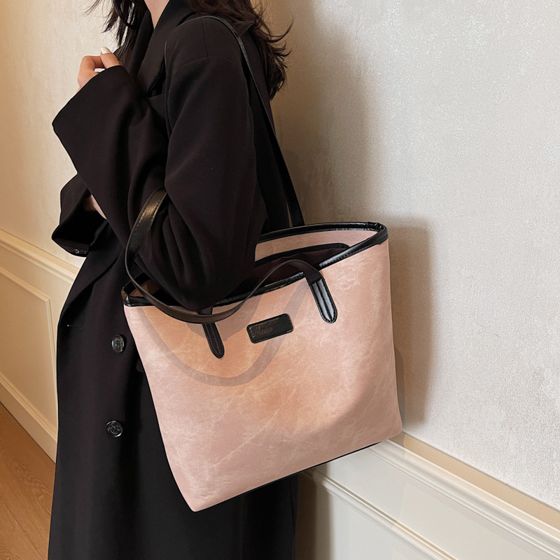 Bolso de gran capacidad de pase de alta calidad 2024 nuevo bolso femenino casual estilo occidental bolso de hombro salvaje bolso popular