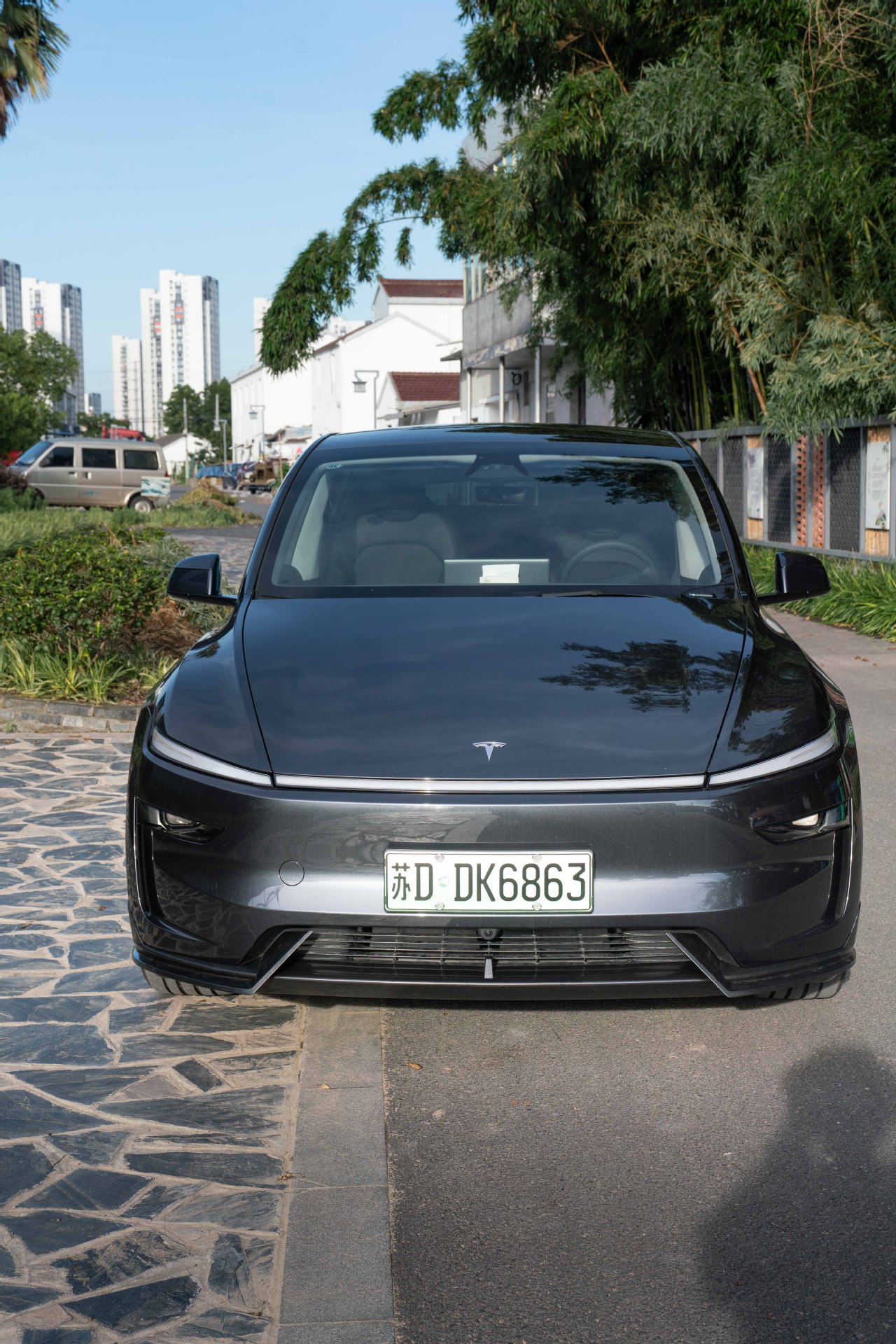 Suitable for Tesla 2025 Modely New Version Three-Stage Punch-Free Front Lip Small Surround Carbon Fiber Texture