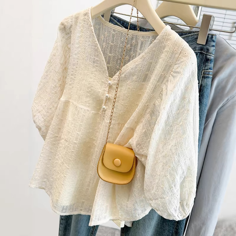 Designed Hollow-Out Lace Shirt for Women, V-Neck Loose Fit, Tummy-Concealing Babydoll Top, Slimming and Age-Reducing Loose Blouse A10669 Designed Hollow-Out Lace Shirt for Women, V-Neck Loose Fit, Tummy-Concealing Babydoll Top, Slimming and Age-Reducing Loose Blouse A10669