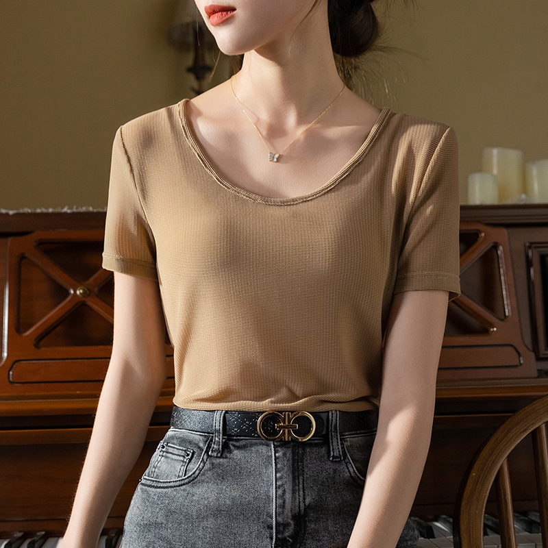 Camiseta de manga corta de seda helada para mujer, nuevo estilo de verano 2025, ropa de mujer, cuello redondo grande, camiseta elástica de malla, top refrescante que estiliza la cintura