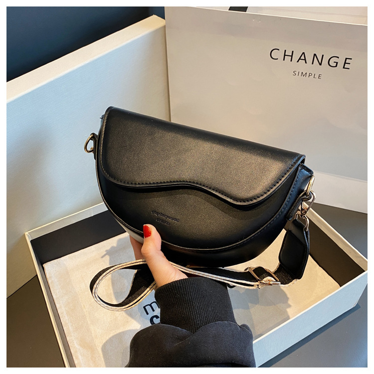 Grenzüberschreitende Damentasche 2024 neue einzelne Schulter Crossbody modische kleine quadratische Tasche Internet berühmte breite Schultergurt Live-Übertragung Schulter b_voghion.com