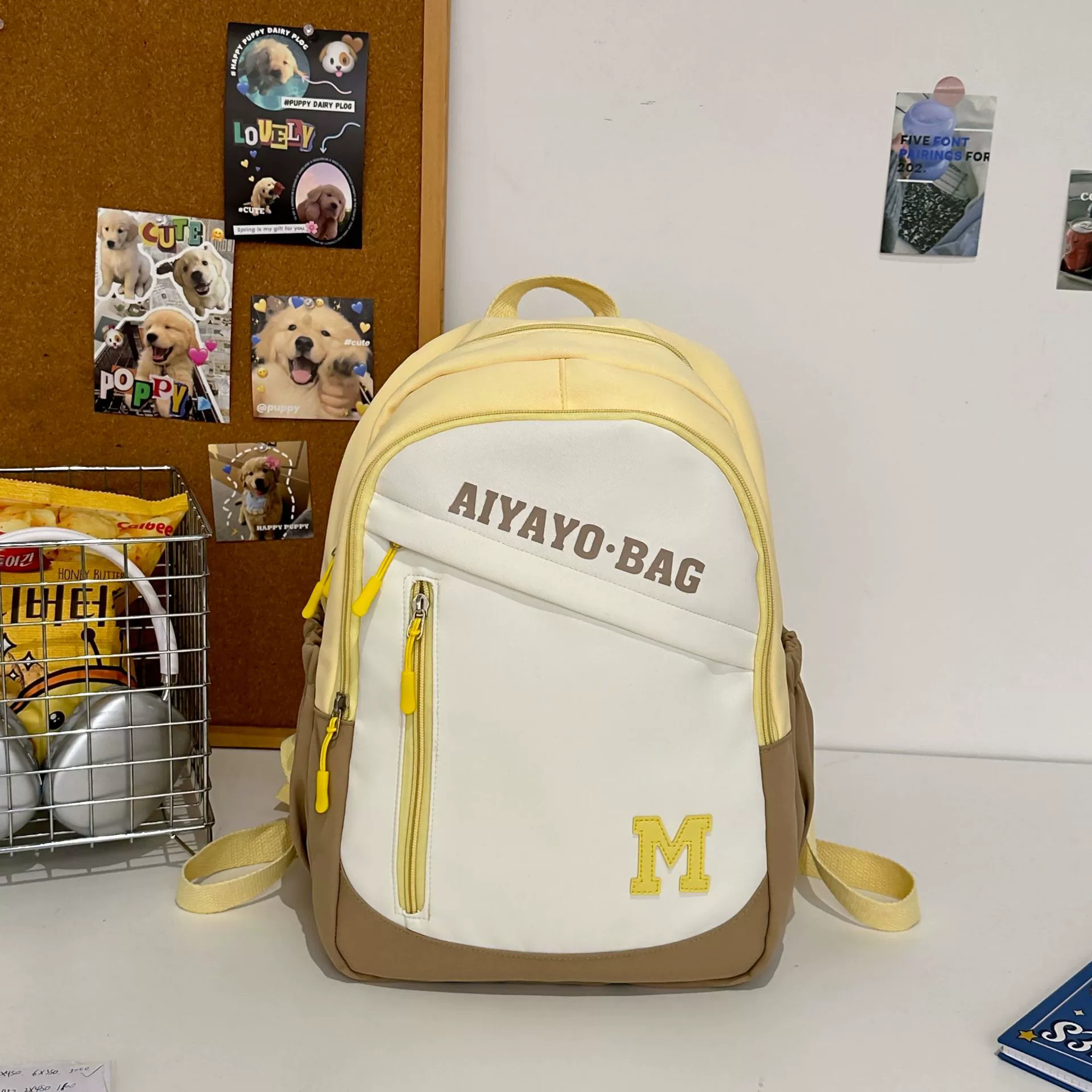 Capacious backpack, waterproof wear-resistant small school bag, simple and elegant design