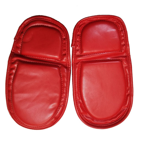 Wrestling and striking training with foot protector for instep and sole