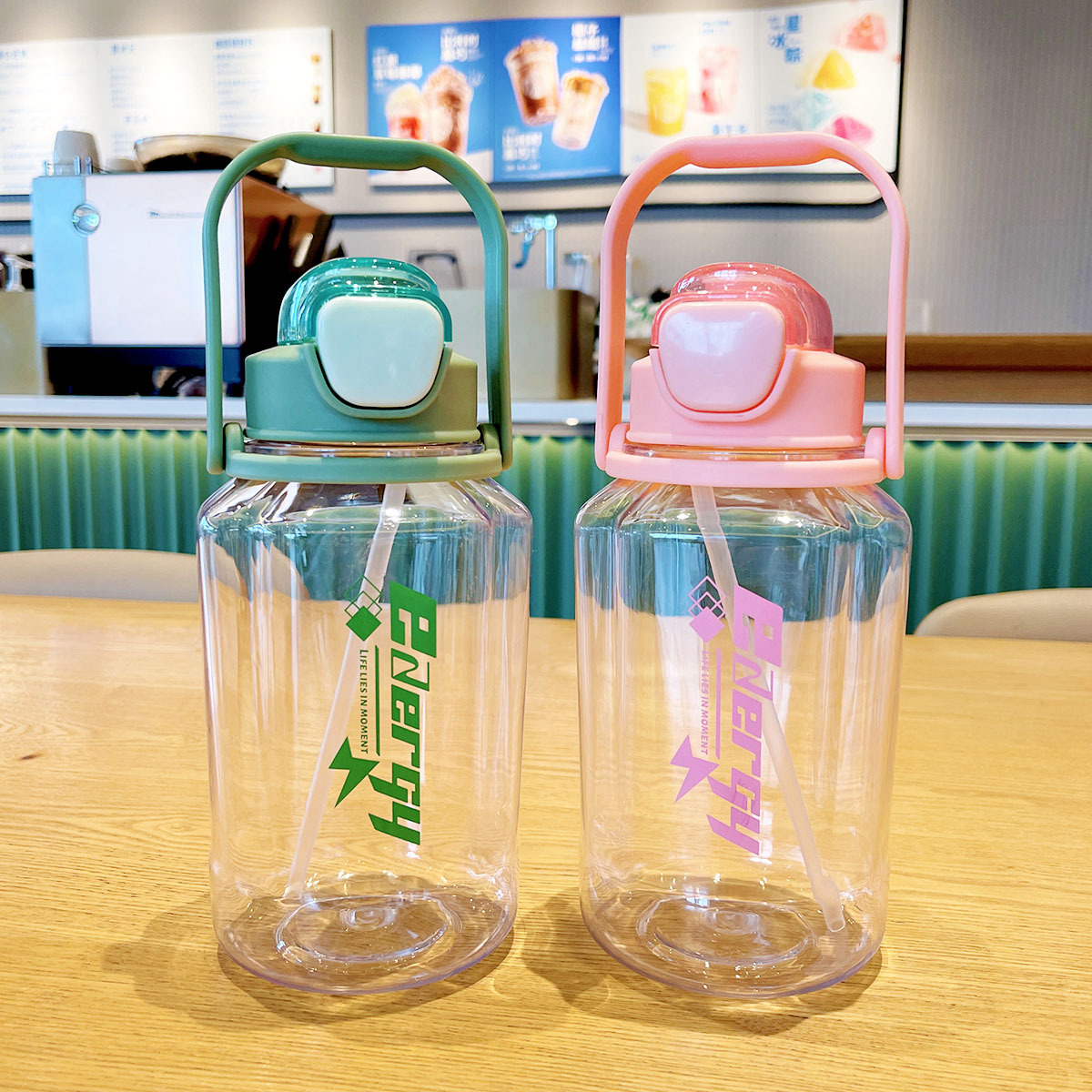 Nuevo gradiente de color helado deportes hervidor gran capacidad doble paja potable tonelada barril fitness plástico taza agua