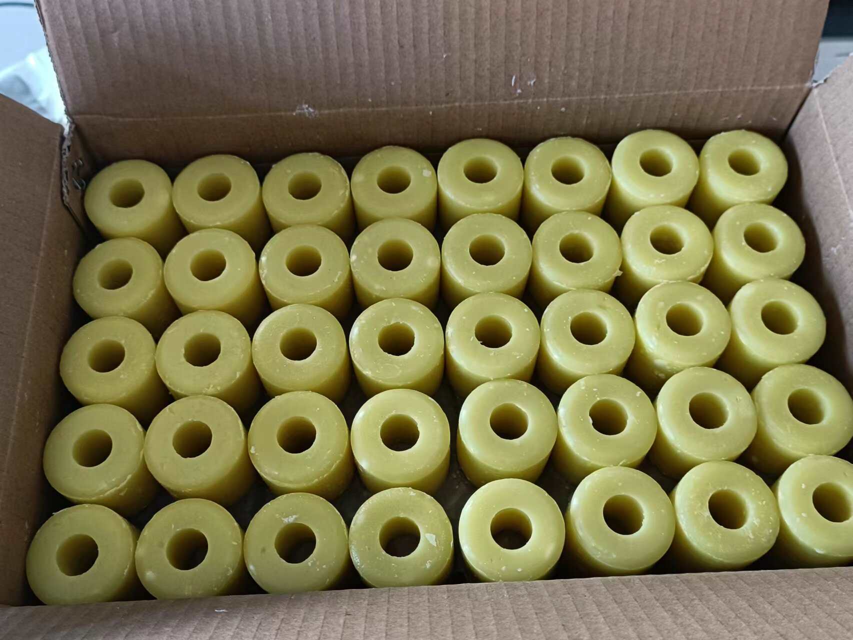 倒毛蜡高速机蜡水溶针织蜡团纺织纱线蜡圈白色黄色水晶蜡羊绒打毛