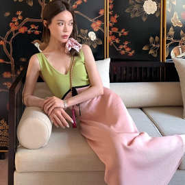 牛油果草莓拼接撞色针织连衣裙女夏高腰修身显瘦设计感背心裙
