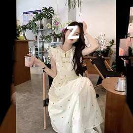 小个子碎花盘扣连衣裙女夏季显高穿搭配收腰显瘦法式甜美中长裙
