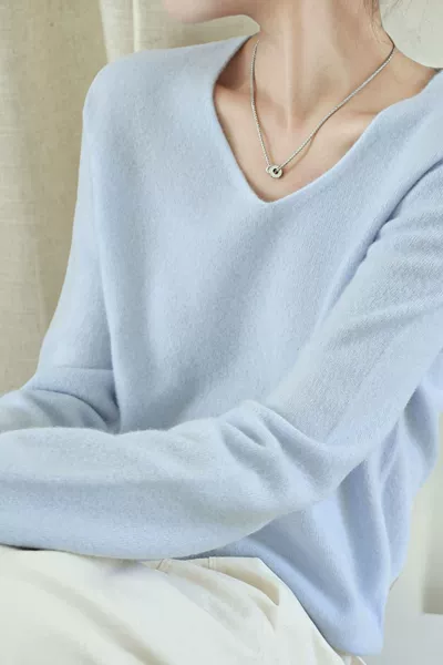 Purified water blue (V collar)