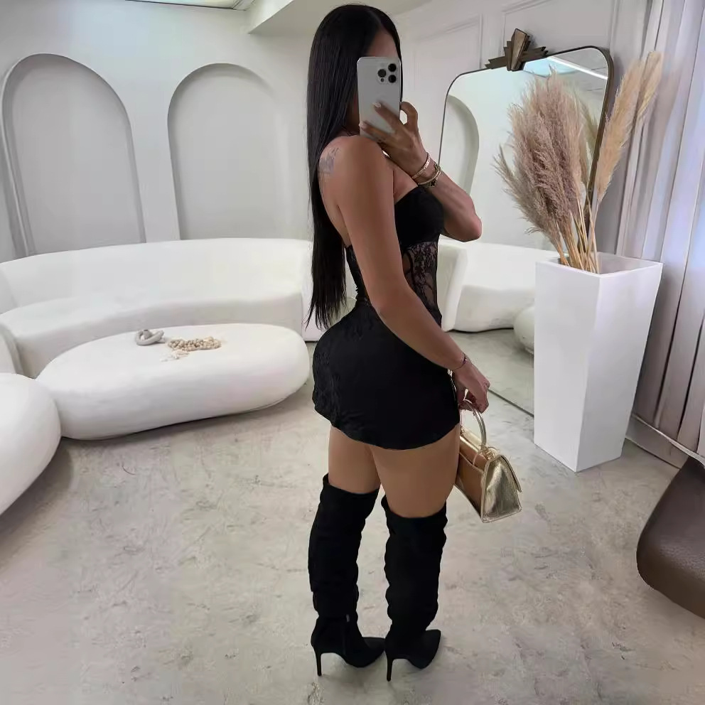 ヨーロッパとアメリカの女性の服 2024 新しいセクシーなシースルーレースステッチ中空チューブトップ女性のスリットタイトドレスショートスカート