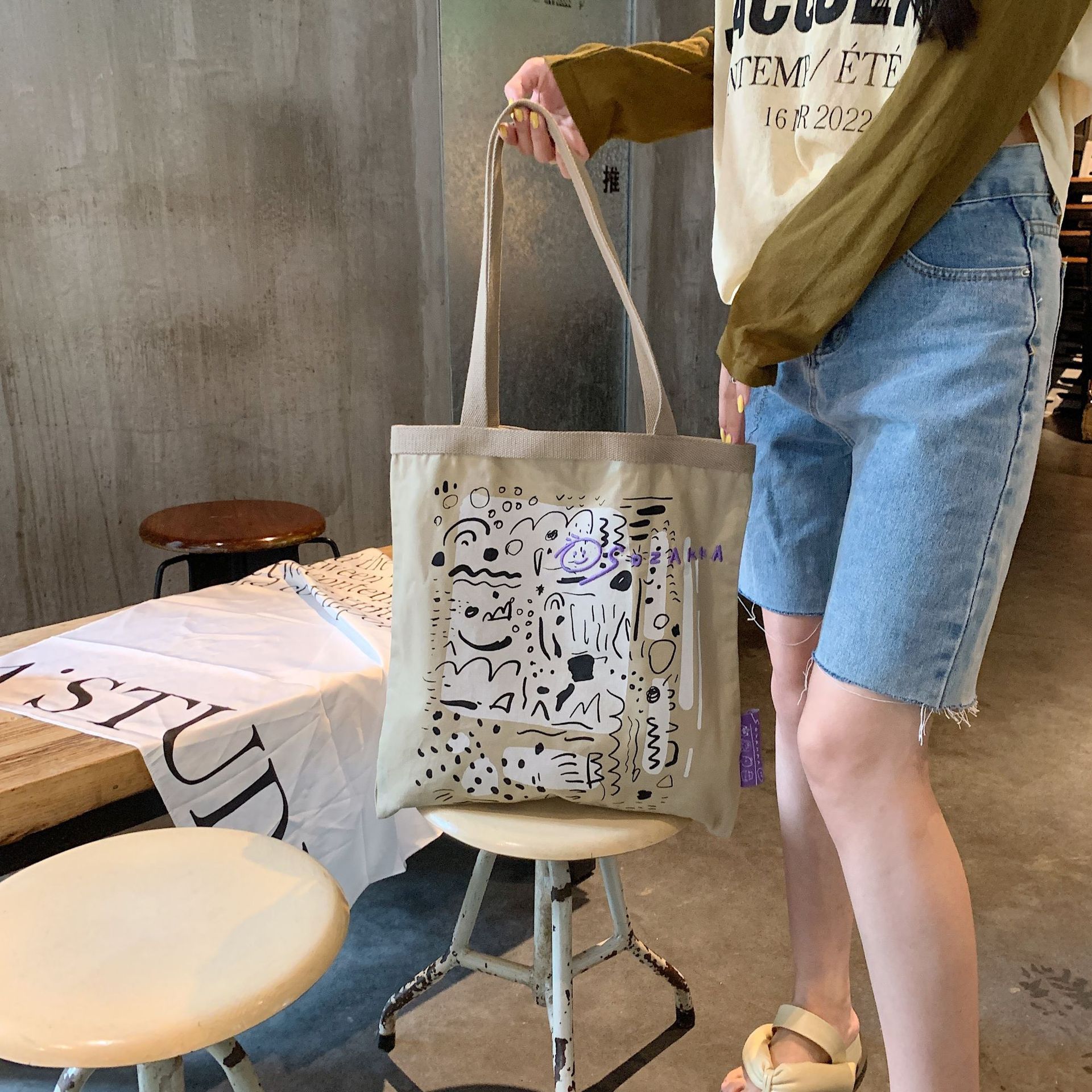 【 In Stock 】26102 letter graffiti printed canvas bag, large-capacity single-shoulder hand-carry shopping bag Tote from South Korea undefined