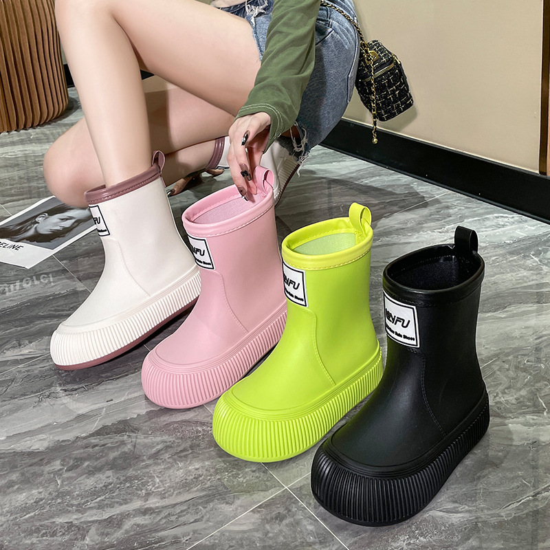 Fashionable rain boots Women's waterproof mid-calf rain boots girls students trendy soft water boots rubber shoes non-slip thick sole outer wear