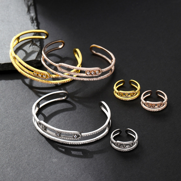 Bracelet with zircon