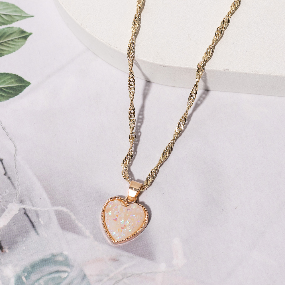 15g Weight Pendant Necklace Classification 1 Piece Quantity Daily Occasion Alloy Material Heart Shape Pattern Women'S Gender Plating Design Simple Style Style 1 Piece Simple Style Heart Shape Alloy Plating Women's Pendant Necklace 7