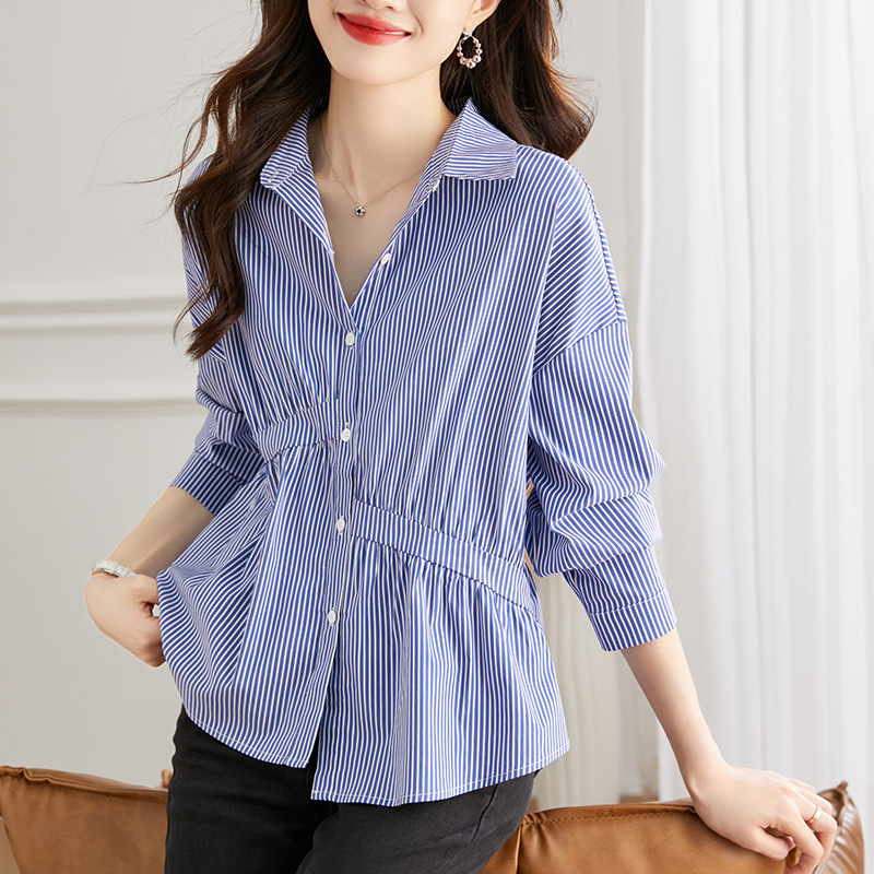 Directo de fábrica asimétrica plisada azul Camisa de rayas de manga larga de las mujeres otoño diseño sentido nicho superior algodón camisa blanca