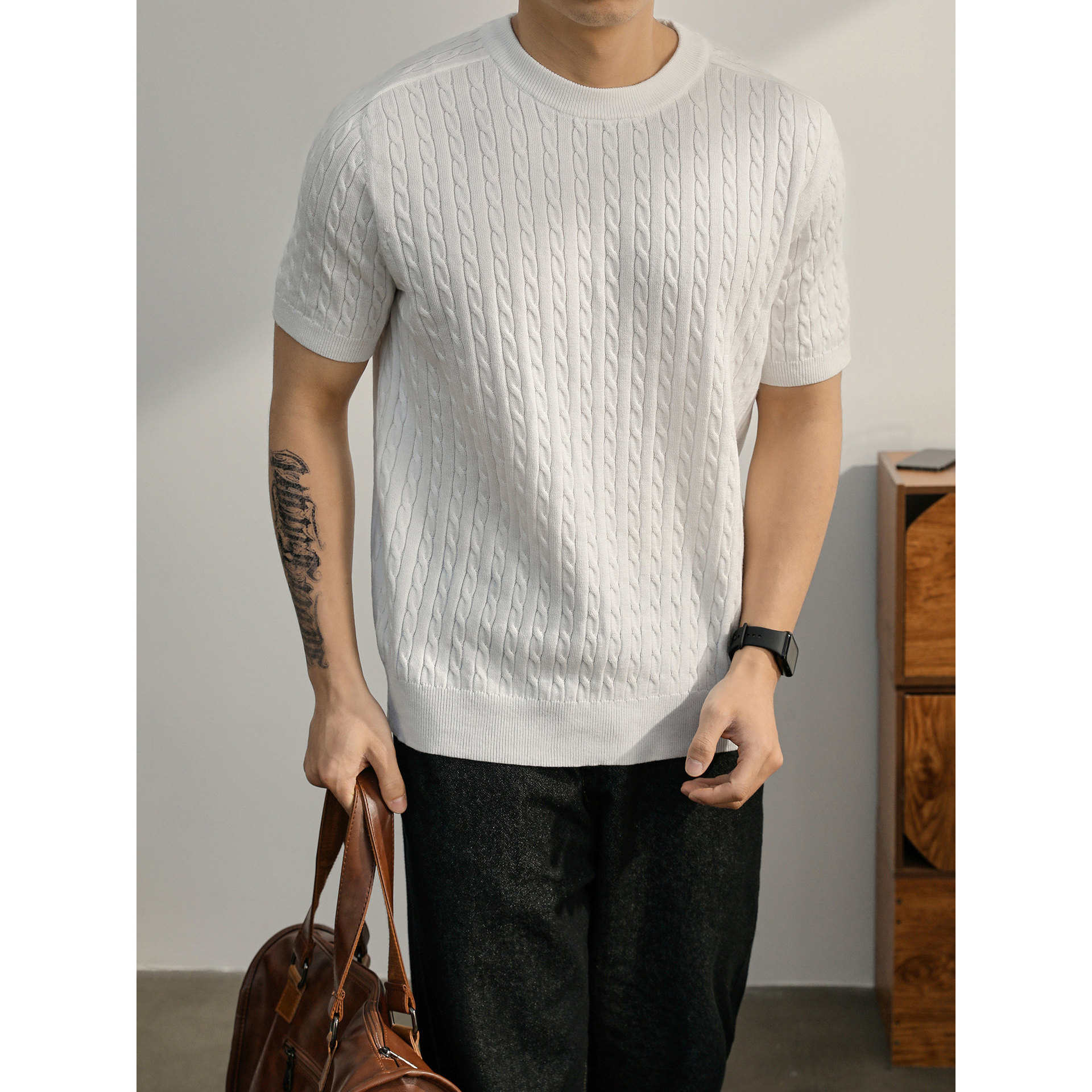 Camiseta de punto de manga corta camiseta de hombre torsión de flores verticales rayas viejas líneas de negocios de hielo de verano fábrica transfronteriza al por mayor