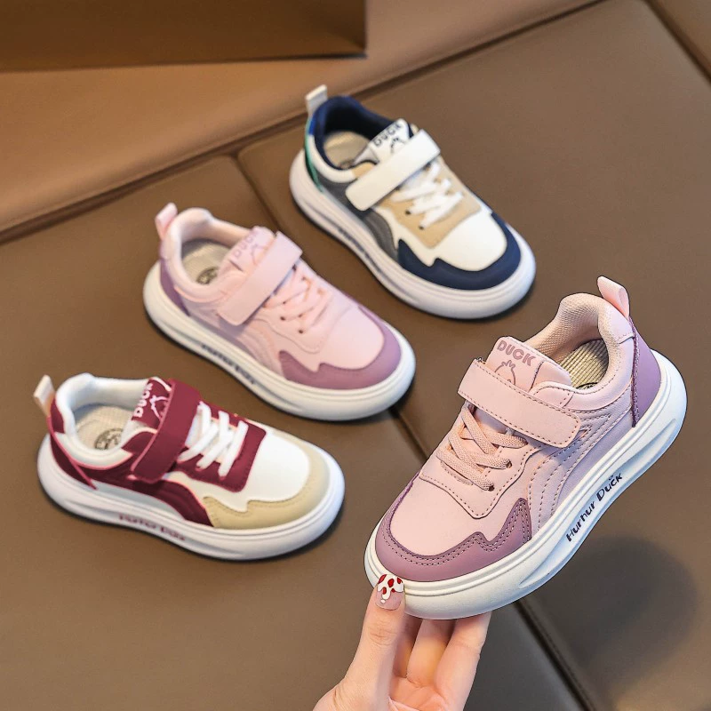 Маленькая желтая утка детская обувь обувь для девочек весна и лето 2025 новая кожаная водонепроницаемая повседневная обувь на мягкой подошве детская спортивная обувь