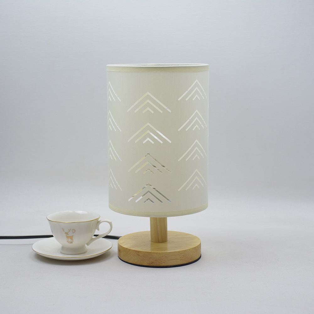 [Xianfan] nueva pantalla hueca lámpara de mesa de madera maciza post-moderno estilo europeo sala de estar comedor dormitorio decoración pequeña lámpara de mesa