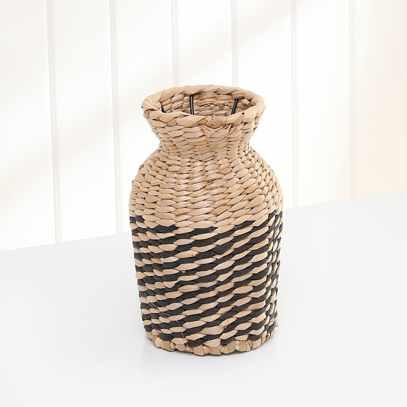 Botella de mesa con patrón negro