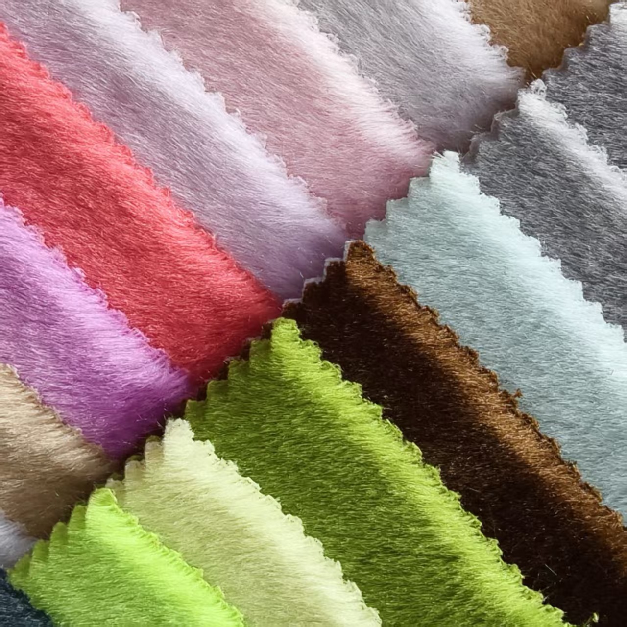 厂家供应扁平丝短毛绒布料赛乐绒毛绒玩具布料玩具短毛绒玩具剪毛