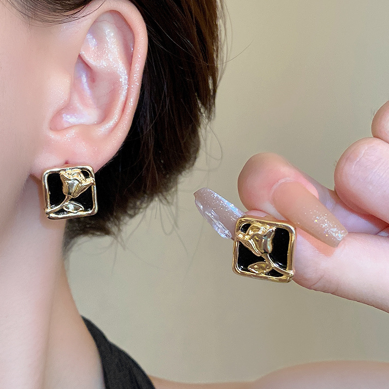 Holiday, Daily Occasion Alloy Material Heart Shape Pattern 1 Pair Classic Style Heart Shape Inlay Alloy Drop Earrings